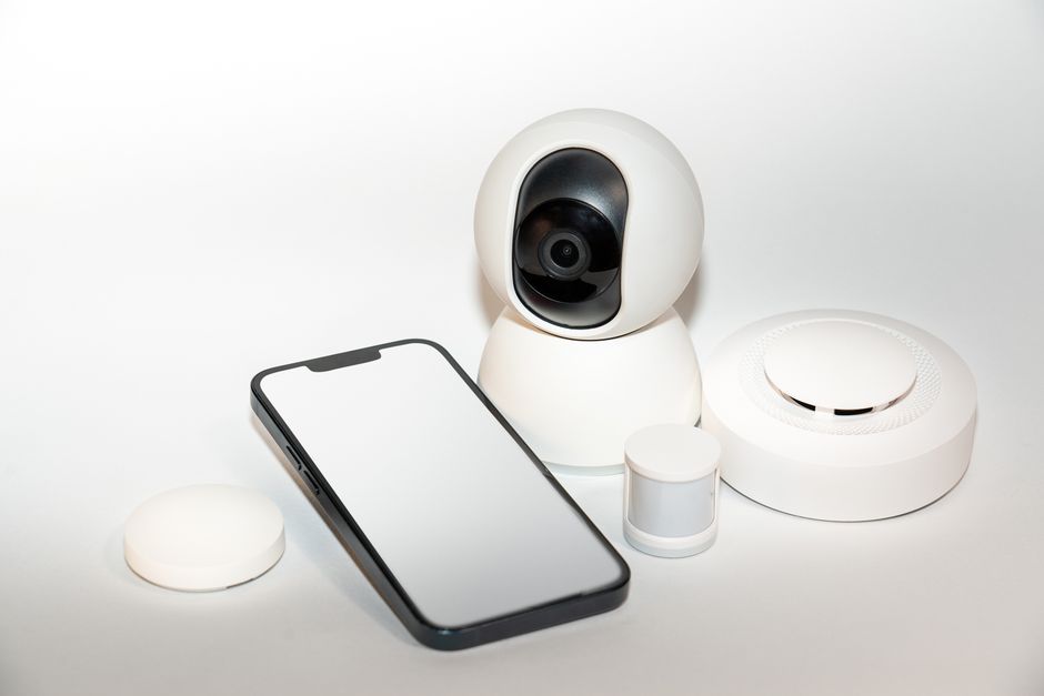 Sicherheit & DIN-Normen für Matter & Zigbee Standards 2026